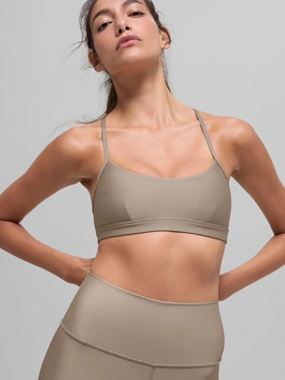 ALO Yoga Airlift Intrigue Sports Bra - Picture 1 of 6